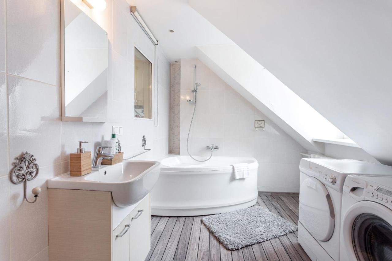 Castle View Apartment By Reside Baltic Vilnius Exterior photo